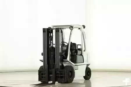 Nestekaasutrukki 2015  Unicarriers U-1-D-2-A-25-LQ (1)