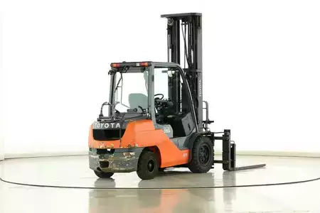 Carretilla elevadora GLP 2016  Toyota 02-8-FGJF-35 (2)