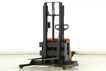 Apilador eléctrico 2016  BT SWE-120-S (1)