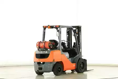 Wózki gazowe 2015  Toyota 02-8-FGF-30 (2)