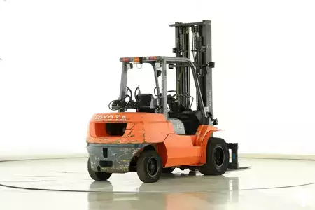 Wózki gazowe 2003  Toyota 02-7-FG-45 (2)