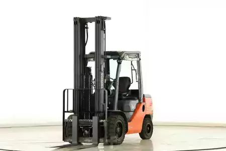Dieselový VZV 2021  Toyota 02-8-FDF-30 (1)