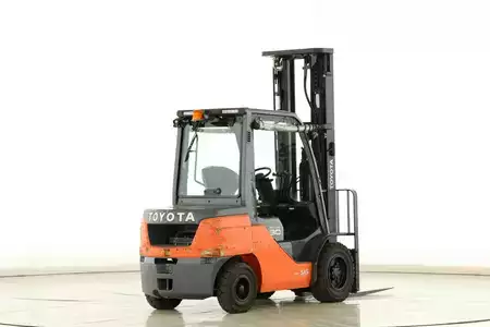Dieselový VZV 2021  Toyota 02-8-FDF-30 (2)