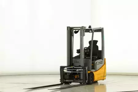 Elektromos 3 kerekű 2018  Jungheinrich EFG-213 (1)