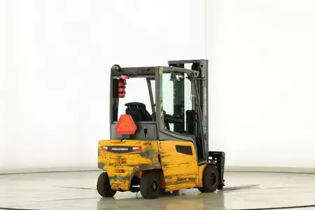 Eléctrico - 4 rodas 2019  Jungheinrich EFG-320 (2)
