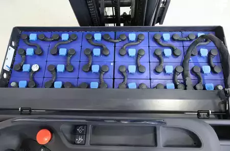 Carretilla retráctil 2019  Linde R-16-HD (1120) (3)