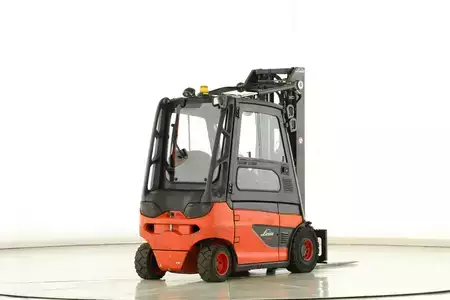 Eléctrica de 4 ruedas 2012  Linde E-25-01 (387) (2)