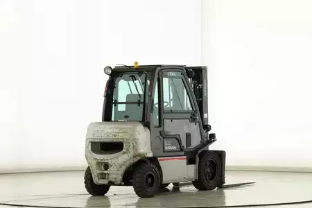 Wózki widłowe diesel 2010  Nissan YG-1-D-2-A-32-Q (2)