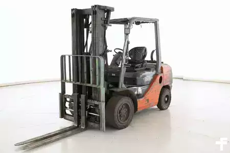 Nestekaasutrukki 2008  Toyota 02-8-FGF-30 (5)