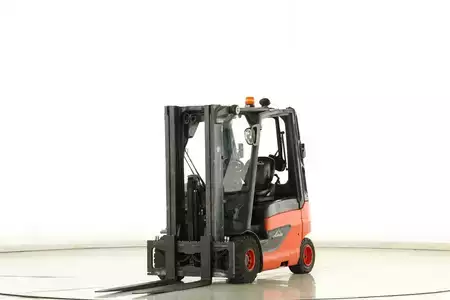 Elektromos 4 kerekű 2014  Linde E-25 (387) (1)