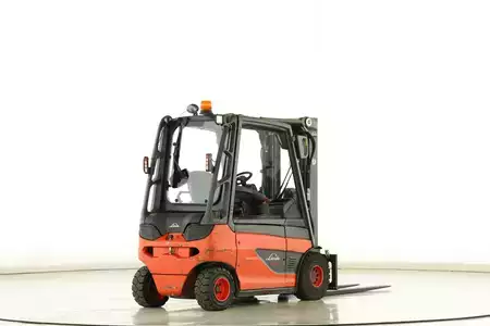 Elektromos 4 kerekű 2014  Linde E-25 (387) (2)