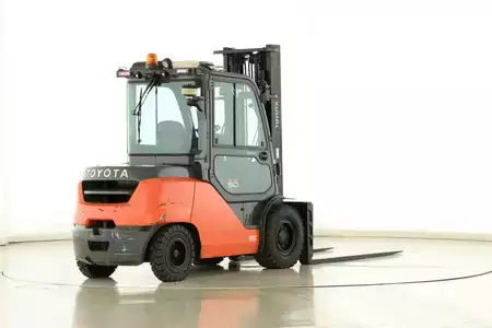 Empilhador diesel 2017  Toyota 40-8-FD-50-N (2)