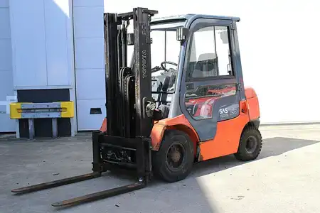 Diesel Forklifts 2001  Toyota 62-7-FDF-25 (1)
