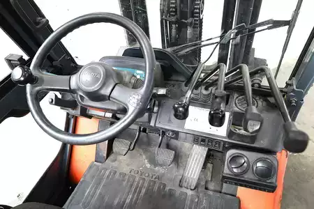 Diesel Forklifts 2001  Toyota 62-7-FDF-25 (4)