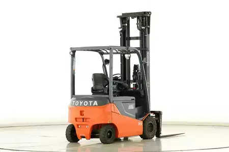 Elektro čtyřkolový VZV 2017  Toyota 8-FBMKT-25 (2)