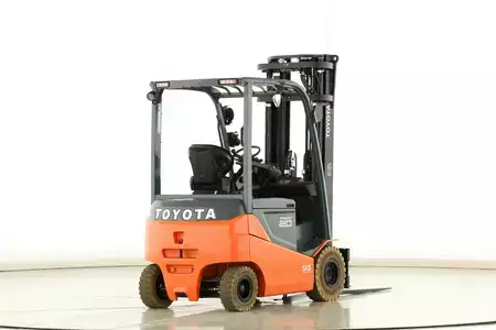 Elektryczne 4-kołowe 2020  Toyota 8-FBMKT-20 (2)