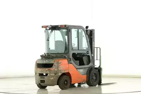 Gázüzemű targoncák 2011  Toyota 8-FGJF-35 (2)