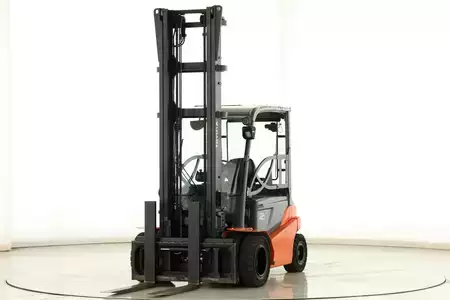 4-wiel elektrische heftrucks 2016  Toyota 8-FBMT-40 (1)