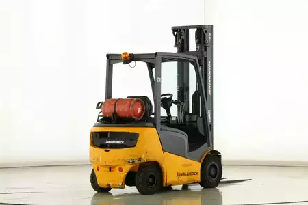 LPG Forklifts 2014  Jungheinrich TFG-320 (2)