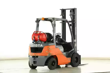 Wózki gazowe 2021  Toyota 02-8-FGF-25 (2)