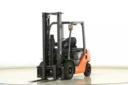 Empilhador diesel 2017  Toyota 06-8-FD-20-F (1)