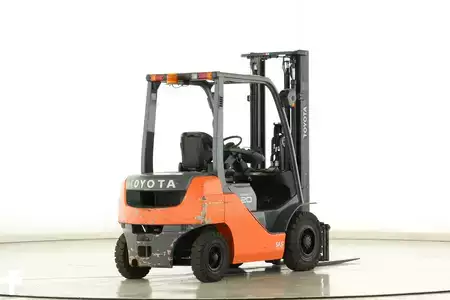 Empilhador diesel 2017  Toyota 06-8-FD-20-F (2)