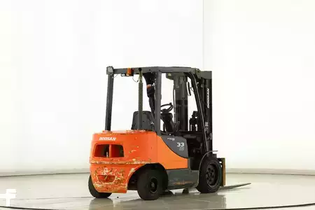 Wózki widłowe diesel 2014  Doosan D-33-S-5 (2)