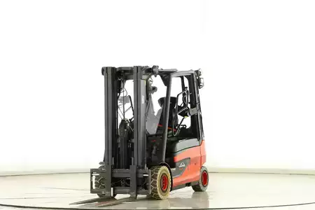 Elektryczne 4-kołowe 2019  Linde E-25-L-01 (387) (1)