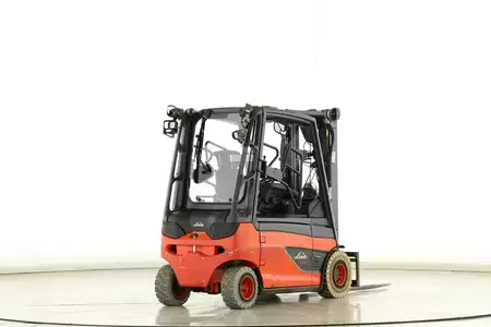 Elektryczne 4-kołowe 2019  Linde E-25-L-01 (387) (2)