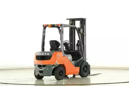 Carretilla elevadora diésel 2017  Toyota 02-8-FDF-25 (2)