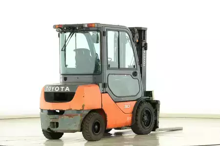 Wózki widłowe diesel 2017  Toyota 02-8-FDF-30 (2)