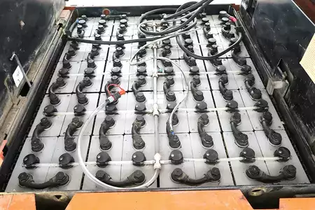 Carrelli elettrici 4 ruote 2010  Toyota 7-FBMF-25 (3)