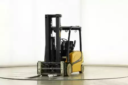 Eléctrica de 4 ruedas 2014  Yale ERP-30-VL-E-2645 (1)