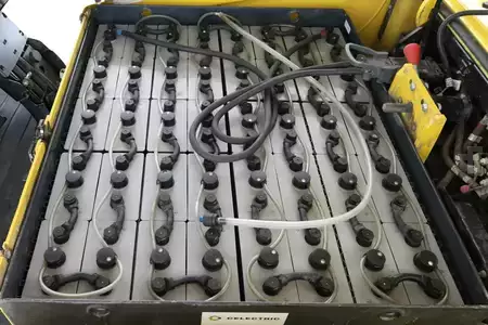 Eléctrica de 4 ruedas 2014  Yale ERP-30-VL-E-2645 (3)