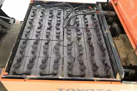 Carrelli elettrici 4 ruote 2001  Toyota FBMF-30 (3)