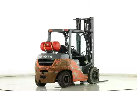Carrelli elevatori GPL 2014  Toyota 8-FG-40-N (2)