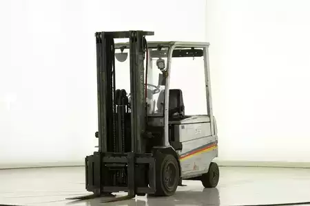 Carrelli elettrici 4 ruote 2002  Toyota FBMF-30 (1)
