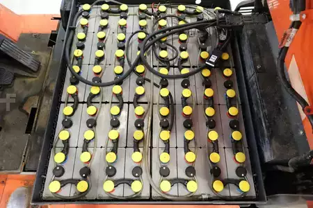 Carrelli elettrici 4 ruote 2006  Toyota 7-FBMF-35 (3)