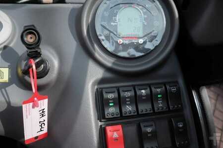 Terrængående truck - Manitou MC25-4 Valid Inspection, *Guarantee, Diesel, 4x4 D (7)