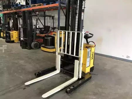 Pallet Stackers 2007  Yale MSW040SE (1)