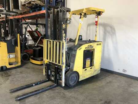 Stackers stand-on 2013  Hyster E40HSD2 (2)