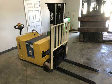 Electric Pallet Jacks 2014  Yale MCW030LE (1)