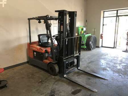3 Wheels Electric 2006  Toyota 7FBEU20 (2)