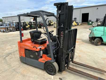 3 Wheels Electric 2006  Toyota 7FBEU20 (1)