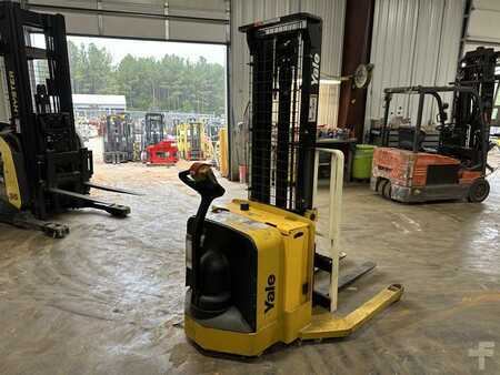 Transpaleta eléctrica 2015  Yale MSW030SF (3)
