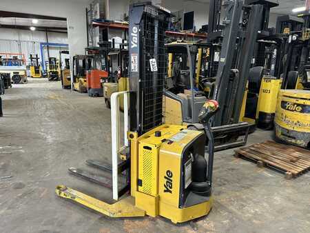 Transpaleta eléctrica 2015  Yale MSW030SF (4)