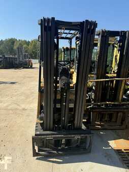 4 Wheels 2000  CAT Lift Trucks 2EC15 (2)