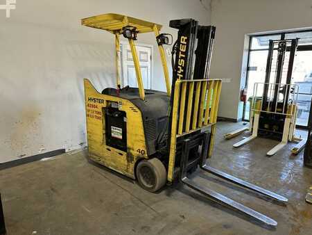 Stackers stand-on 2013  Hyster E40HSD2 (1)