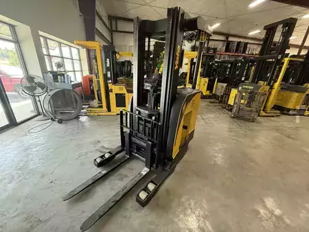Reach Trucks 2007  Yale NR040DA (2)