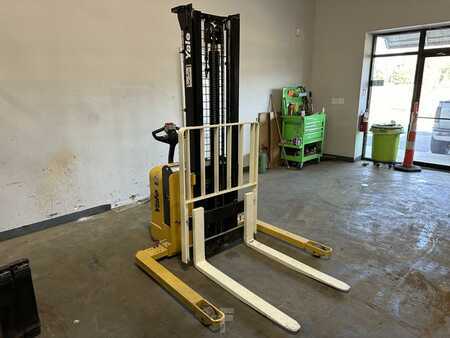 Transpaleta eléctrica 2017  Yale MSW025LF (1)